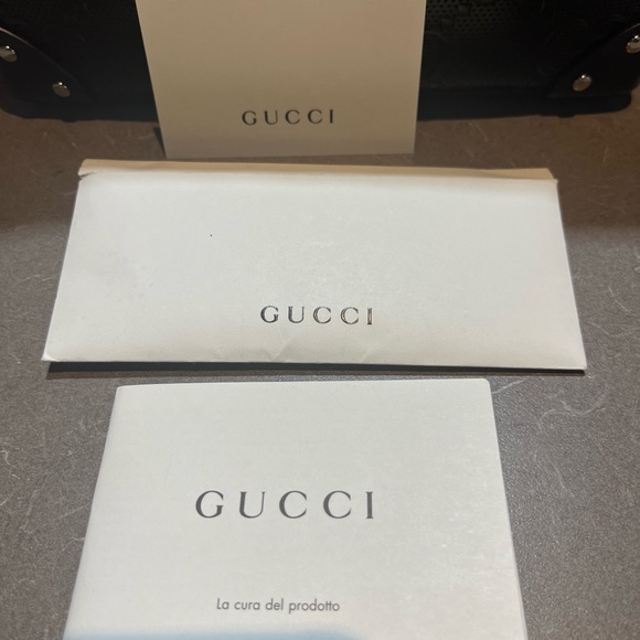 Gucci Elegant Black Leather Bag - Picture 2 of 15